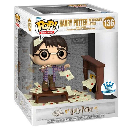 Funko POP! Deluxe Harry Potter Anniversary Harry Potter with Hogwarts Letters Exclusivo 136