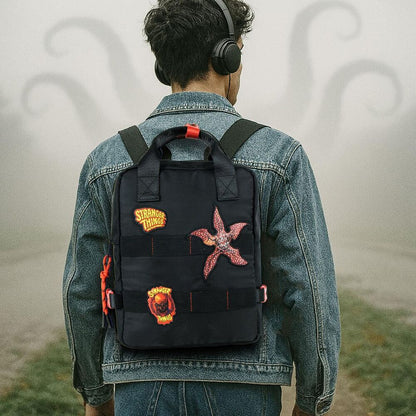 Mochila Stranger Things 27cm Poliéster - Diseño Oficial